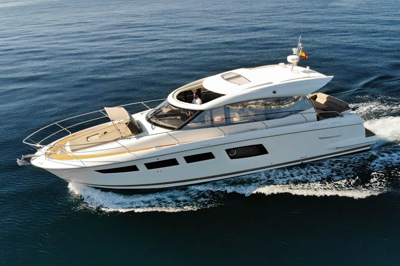 ENTDECKEN SIE UNSERE FLOTTE prestige 500 s 01